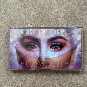 HUDA BEAUTY Mercury Retrograde Pallete